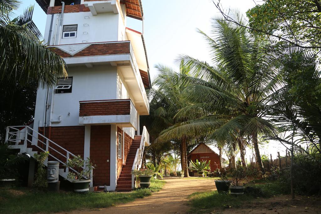 Lonely Beach Resort Tangalle Exterior foto